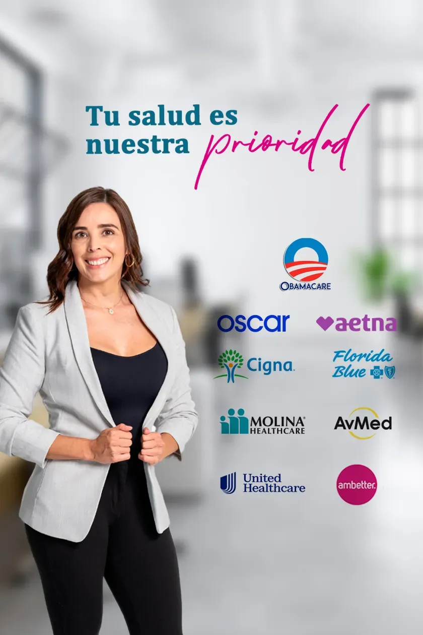 María José Colina y logos de marcas de seguros Obamacare
